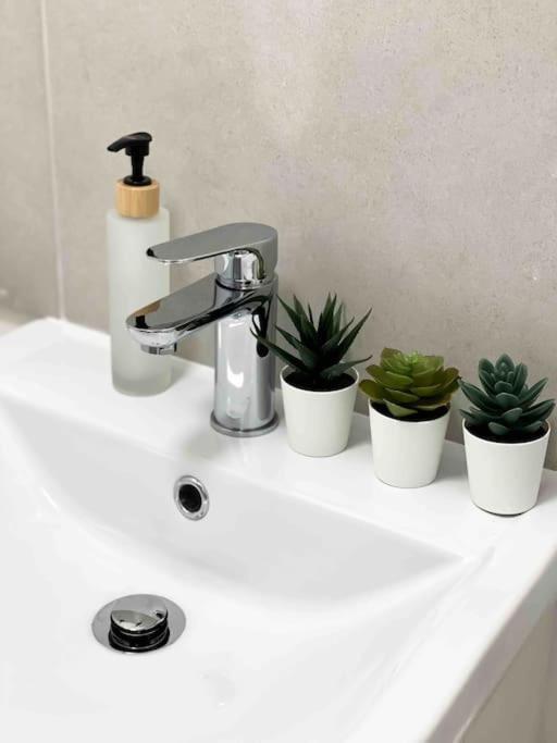 Apartament Modern Flat Near Train Station With Free Parking Cambridge Zewnętrze zdjęcie